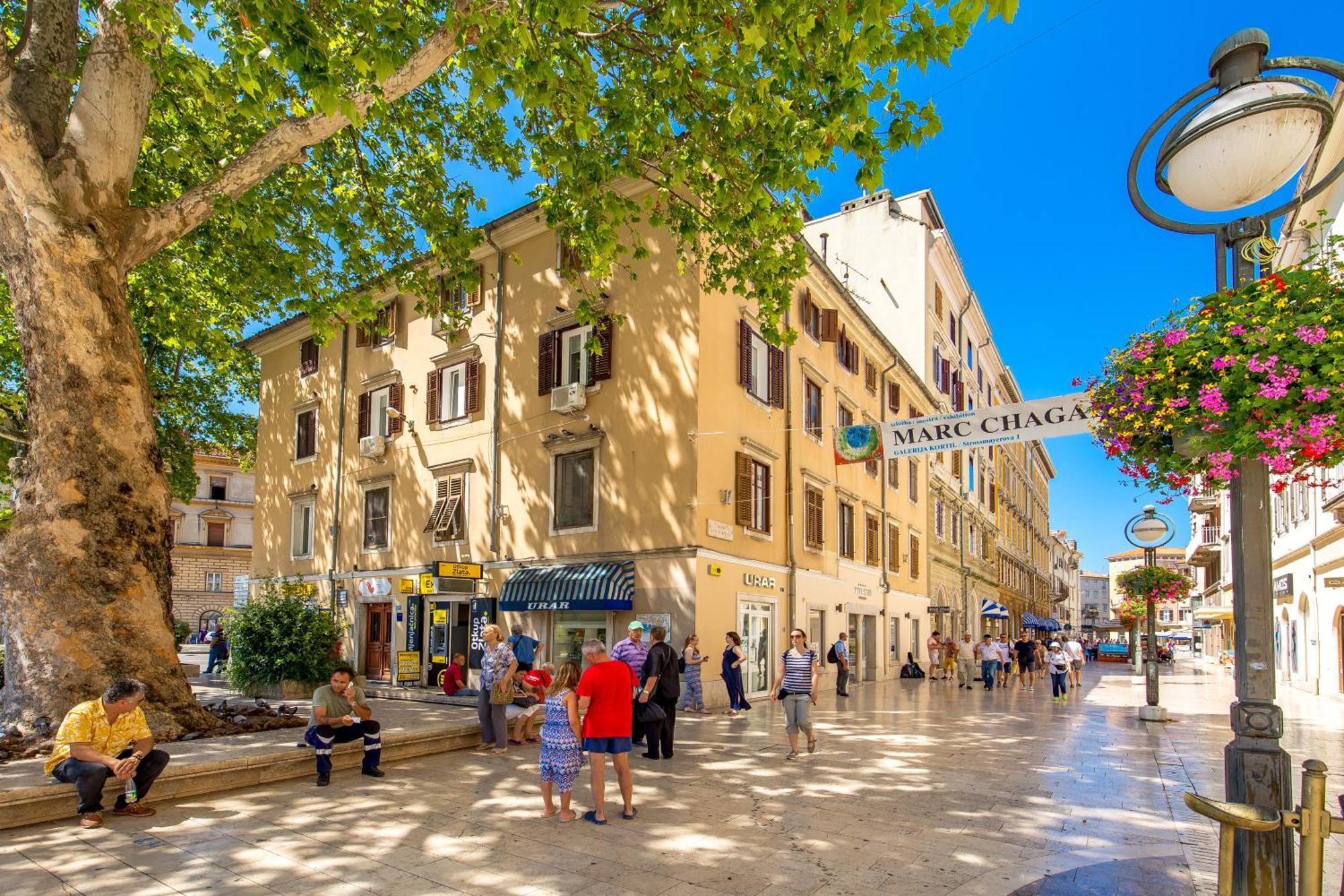 El Caminante Apartment Rijeka Exteriör bild